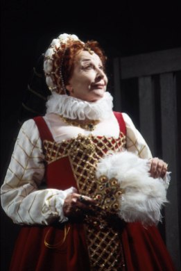 Michael Learned as Elizabeth I in Maxwell Anderson's "Elizabeth the Queen" directed by Richard Clifford. Folger Theatre, 2003. Photo by Carol Pratt.